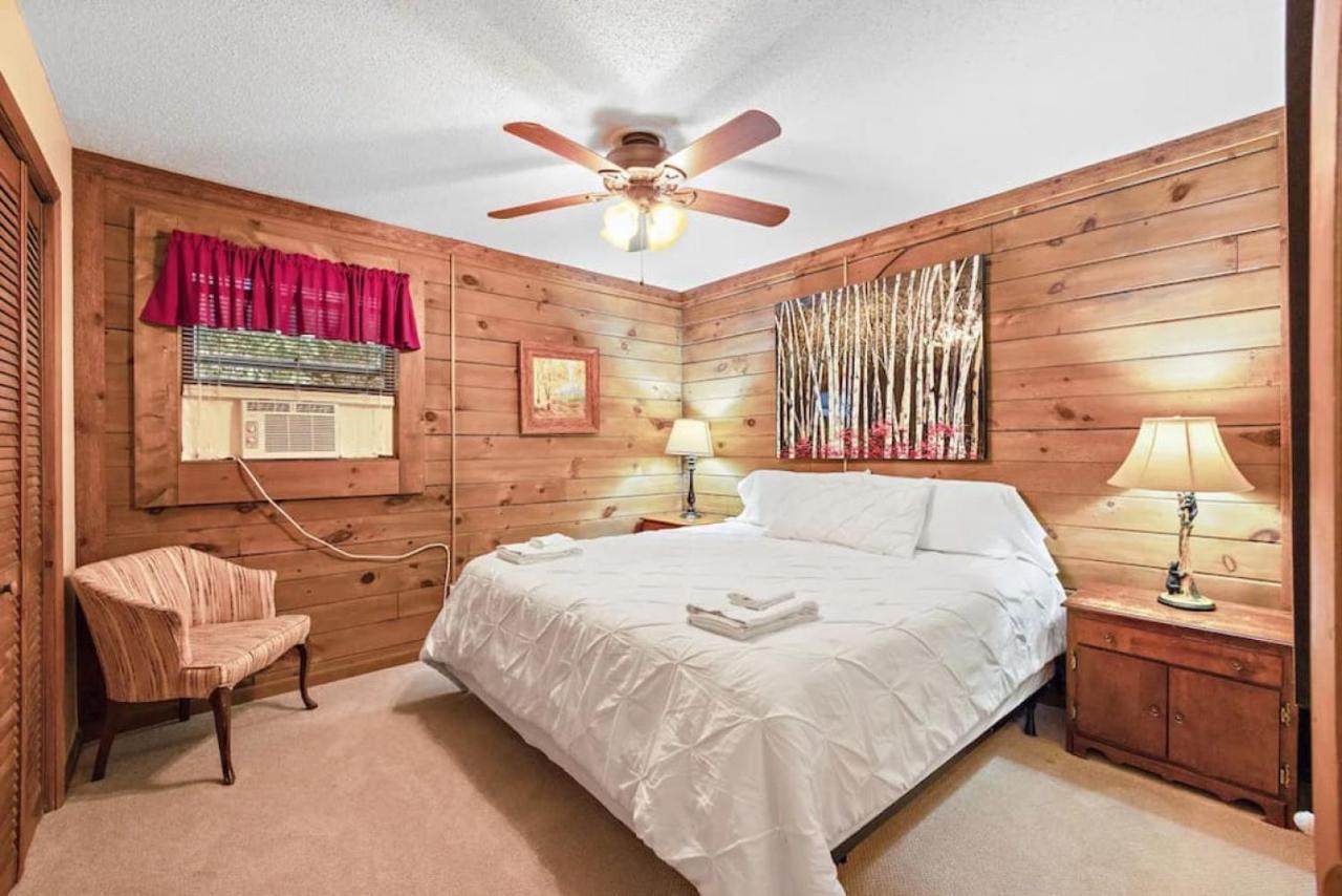 Classic Log Cabin With Fireplace On Quiet River Blowing Rock Buitenkant foto