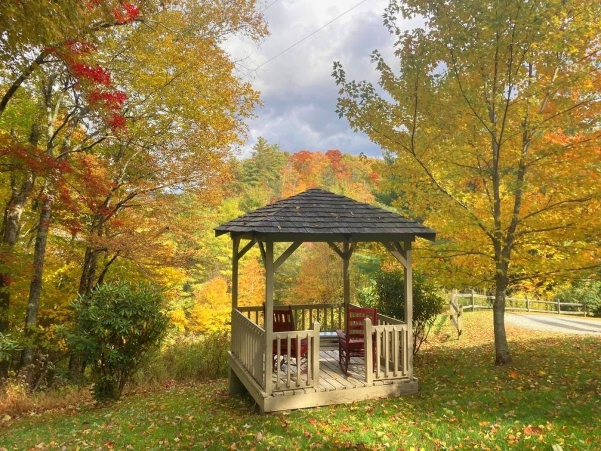 Classic Log Cabin With Fireplace On Quiet River Blowing Rock Buitenkant foto