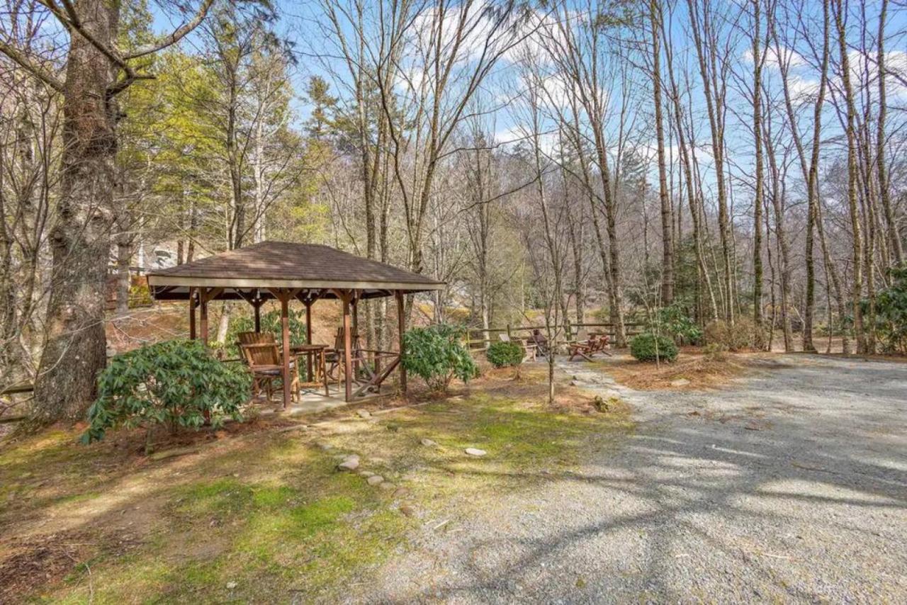 Classic Log Cabin With Fireplace On Quiet River Blowing Rock Buitenkant foto