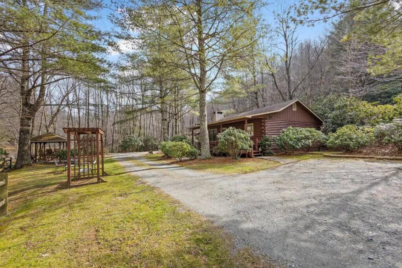 Classic Log Cabin With Fireplace On Quiet River Blowing Rock Buitenkant foto