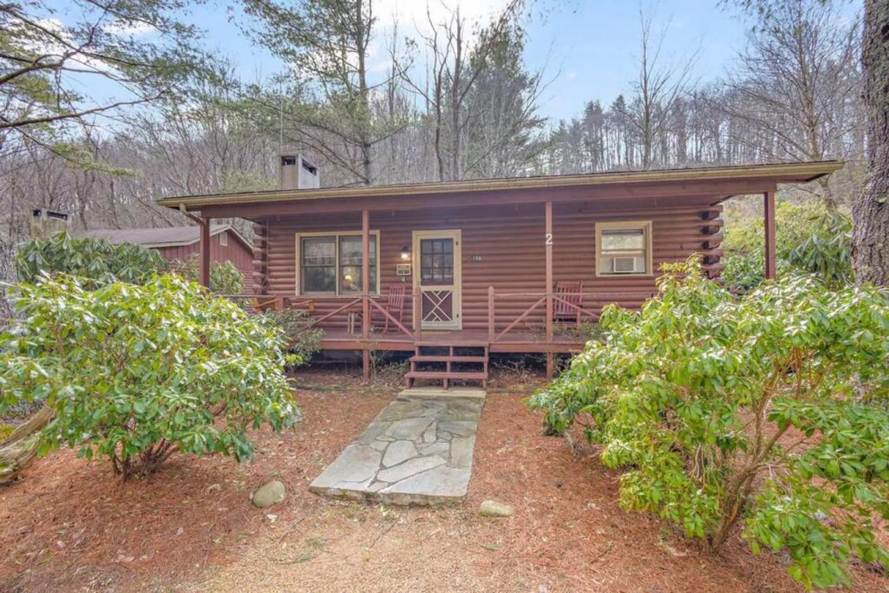 Classic Log Cabin With Fireplace On Quiet River Blowing Rock Buitenkant foto