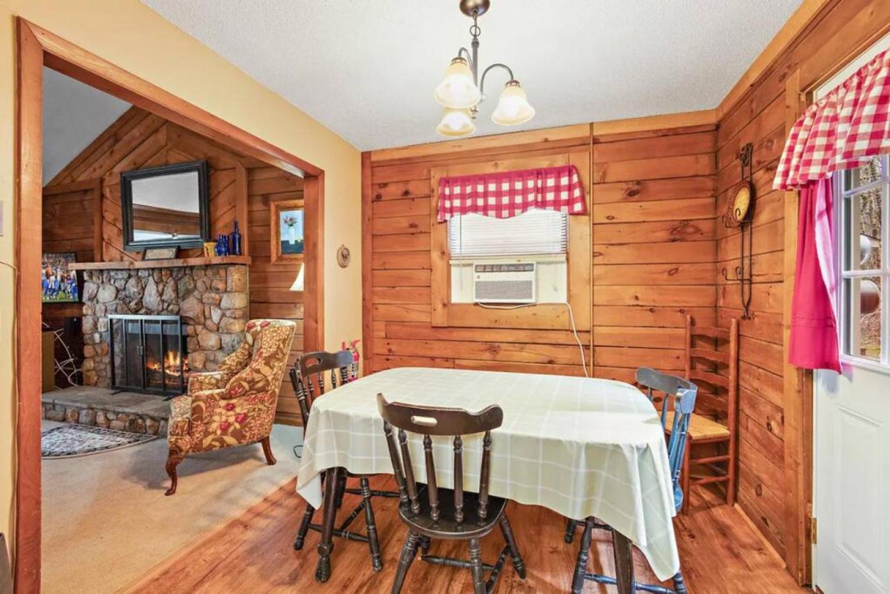 Classic Log Cabin With Fireplace On Quiet River Blowing Rock Buitenkant foto